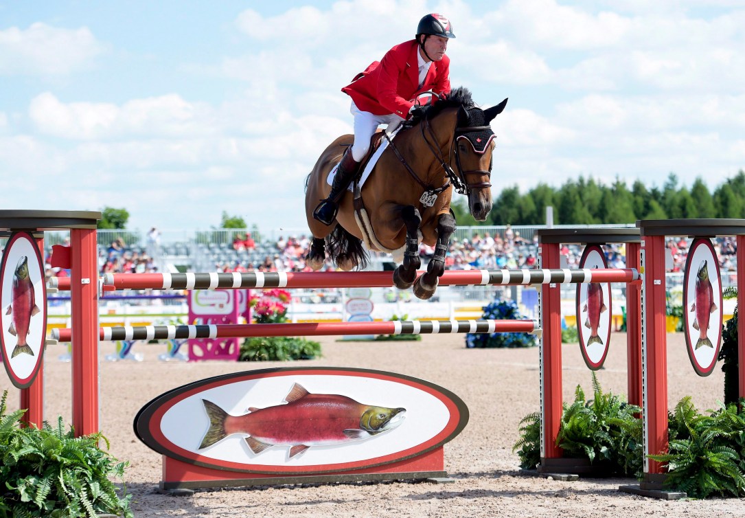 Ian Millar et Dixson aux Jeux panaméricains de 2015 à Toronto, le 23 juillet 2015. (THE CANADIAN PRESS/Nathan Denette)