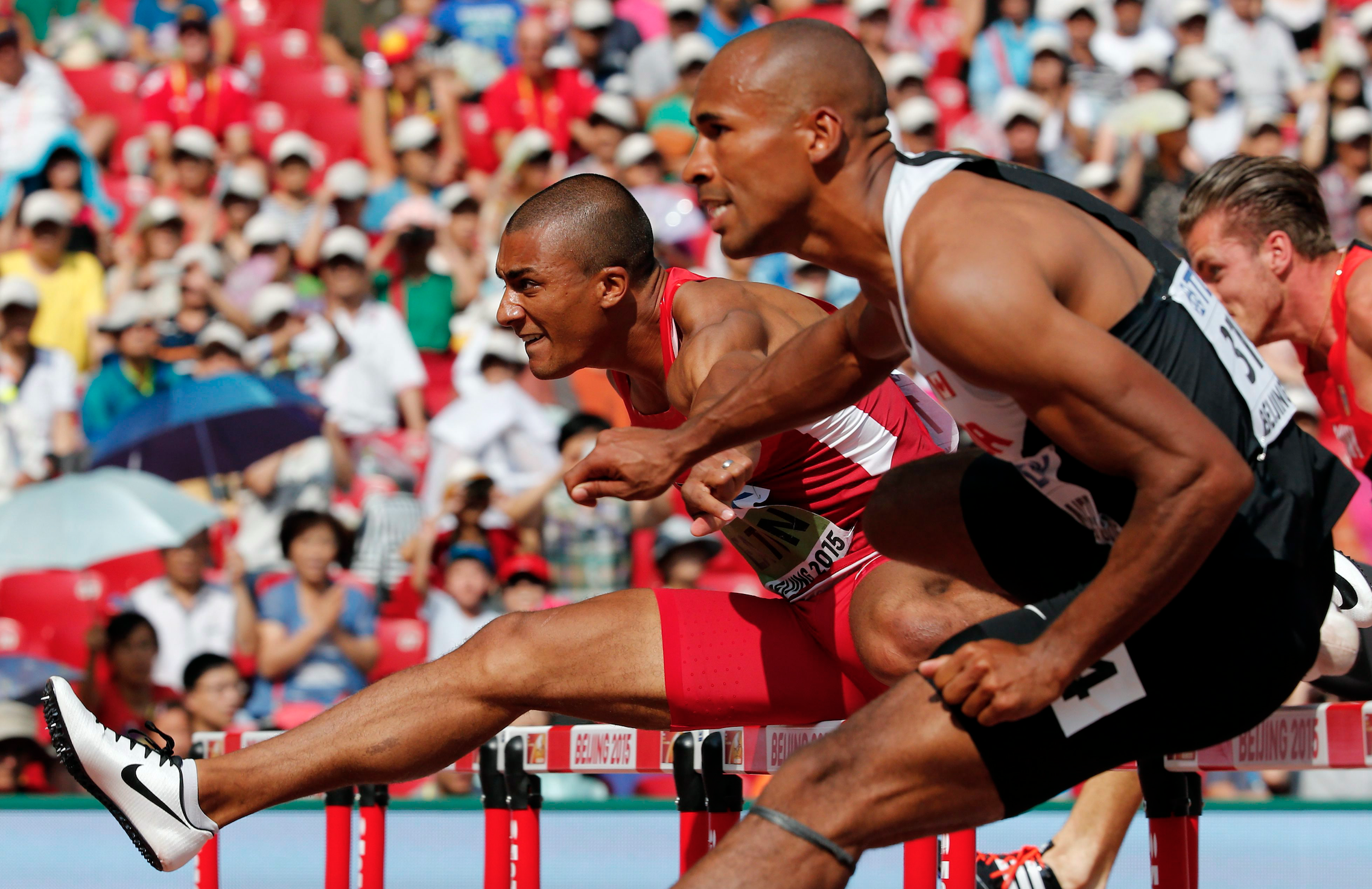 Damian Warner et Ashton Eaton en course au 110m à haies