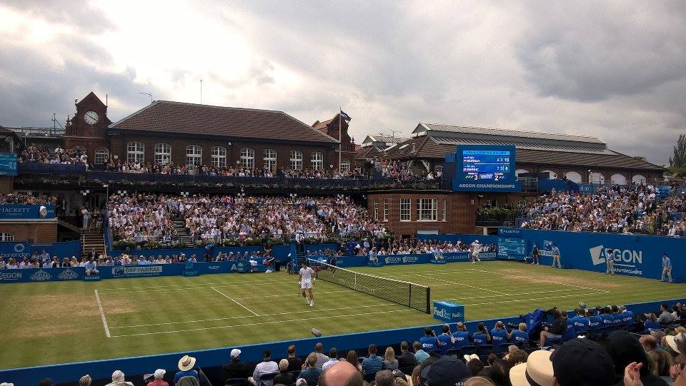 C'est sous un ciel typiquement londonien que s'est tenue la première finale sur gazon opposant Milos Raonic à Andy Murray, le 19 juin 2016. (Photo : courtoisie)