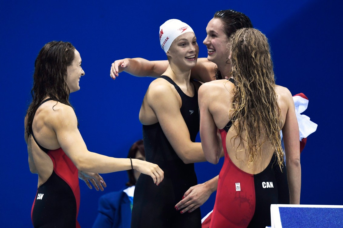 Les réactions de Penny Oleksiak, Chantal Van Langehem, Taylor Ruck et Sandrine Mainville lors de la finale du relais 4x100 m féminin à Rio 2016.