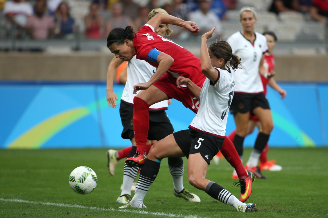 Christine Sinclair a tout tenté pour inverser la vapeur dans le match de demi-finale opposant les Canadiennes aux Allemandes. 