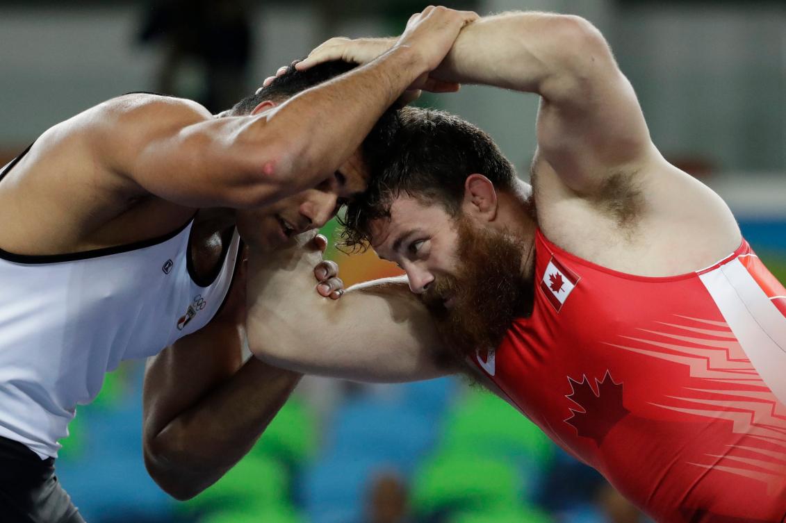 Korey Jarvis a signé une belle victoire aux dépens de l'Égyptien Diaaeldin Kamal Gouda Abdelmottaleb au premier tour du repêchage. (AP Photo/Markus Schreiber).