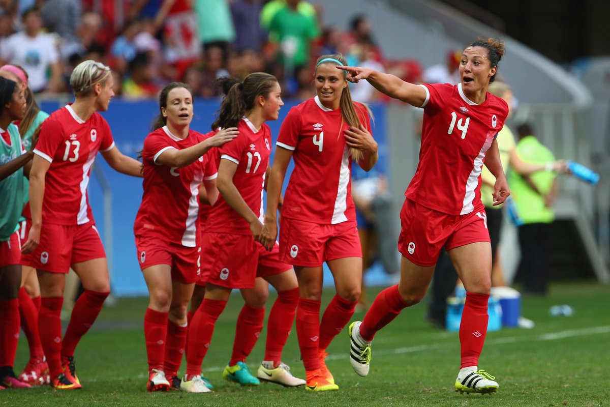 L'équipe canadienne de soccer célébrant le but de Melissa Tancredi lors du match contre l'Allemagne aux Jeux de 2016, à Rio. Crédit photo : Canada Soccer