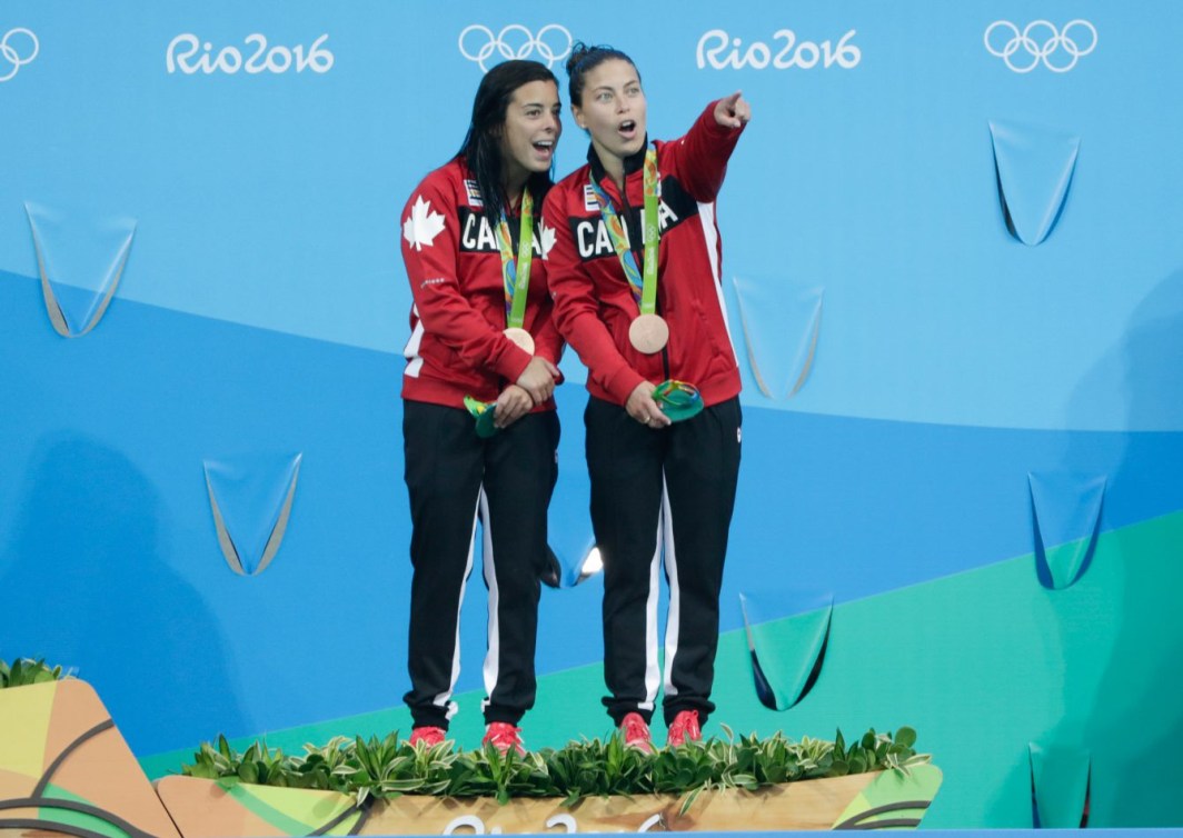 Maeghan Benfeito et Roseline Filion lors de la cérémonie des médailles aux Jeux olympiques de Rio, le 9 août 2016.