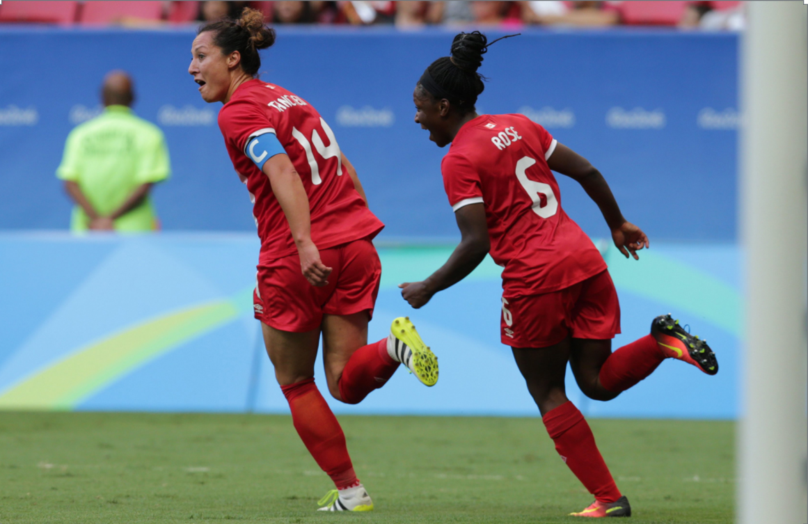 Célébration de Melissa Tancredi lors de son match contre l'Allemagne, au Jeux de Rio au brésil, le 9 aout 2016. / (AP Photo/Eraldo Peres)