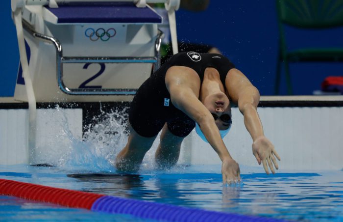 Kylie Masse au départ de la finale du 100 m dos aux Jeux de Rio, où elle a gagné la médaille de bronze. 8 août 2016. (Photo/Jason Ransom)