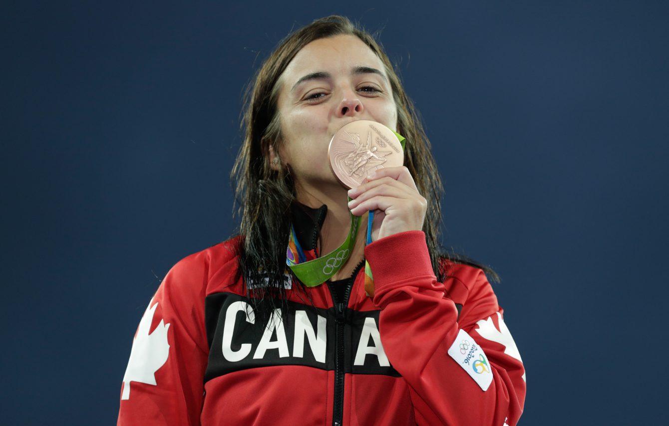 Meaghan Benfeito reçoit sa médaille de bronze du 10 m individuel aux Jeux olympiques de Rio, le 18 août 2016. COC/JasonRansom