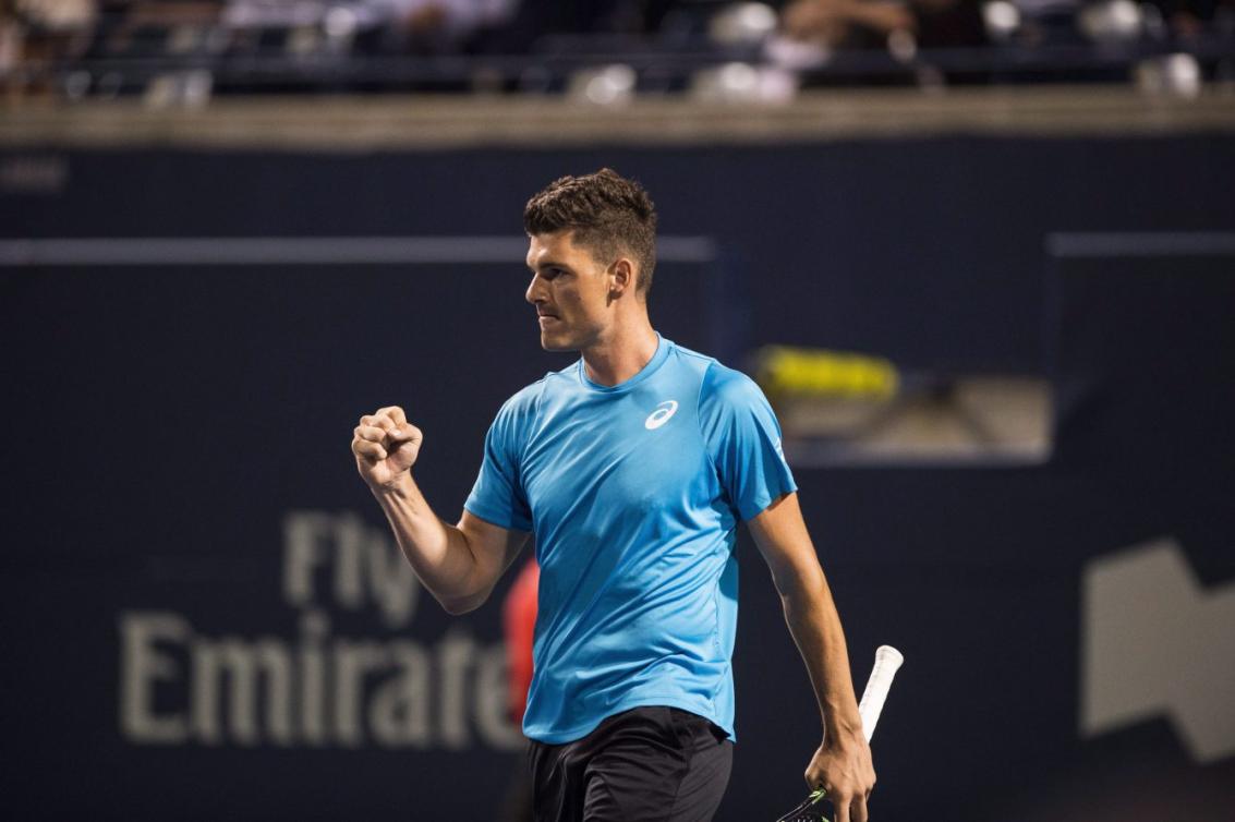 Frank Dancevic lors de son match contre Sam Querrey des États-Unis à la Coupe Rogers de Toronto, le 25 juillet 2016. THE CANADIAN PRESS/Aaron Vincent Elkaim