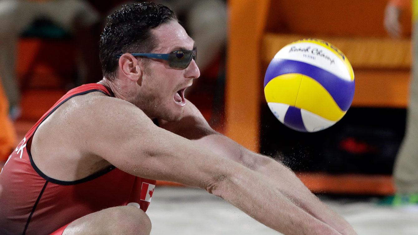 Josh Binstock contre l’équipe italienne aux Jeux olympiques de Rio, le 8 août 2016. (AP Photo/Marcio Jose Sanchez)