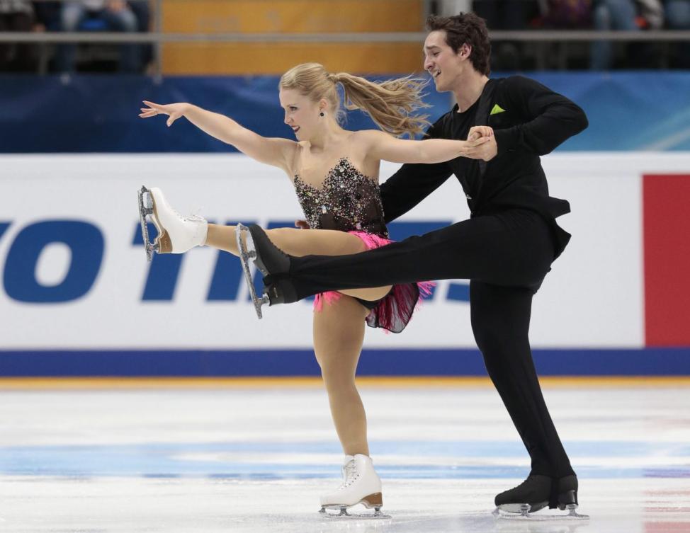 Julianne Séguin et Charlie Bilodeau pendant leur programme court à la Coupe du Russie, le 4 novembre 2016. (AP Photo/Ivan Sekretarev)