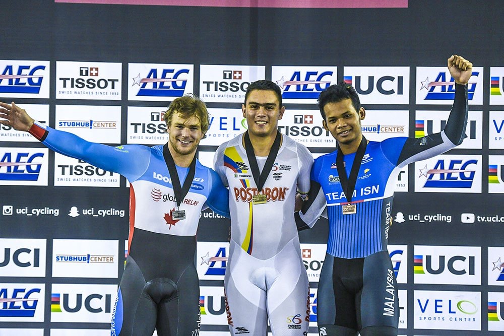 Hugo Barrette (à gauche) lors de la remise des médailles de l'épreuve du Keirin à la Coupe du monde de Los Angeles, le 25 février 2017. (Photo : Velo Sports Centre)