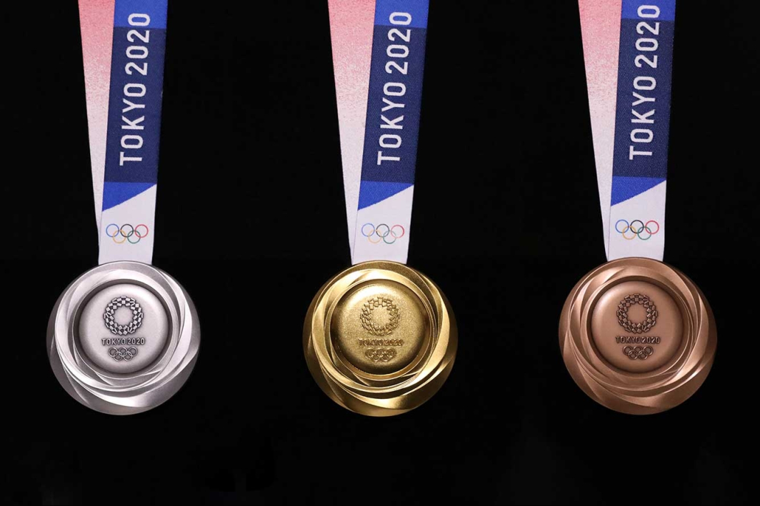 Les trois médailles olympiques de Tokyo 2020.