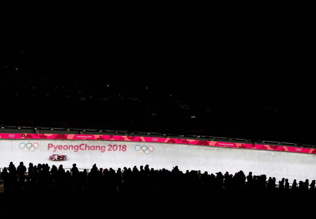 La Canadienne Brooke Apshkrum en action pendant la première descente de l’épreuve féminine de luge pendant les Jeux olympiques d’hiver de 2018 à Pyeongchang, en Corée du Sud, le lundi 12 février 2018. LA PRESSE CANADIENNE/Nathan Denette