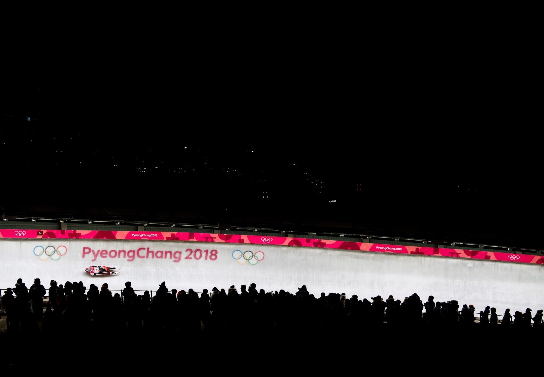 La Canadienne Brooke Apshkrum en action pendant la première descente de l’épreuve féminine de luge pendant les Jeux olympiques d’hiver de 2018 à Pyeongchang, en Corée du Sud, le lundi 12 février 2018. LA PRESSE CANADIENNE/Nathan Denette