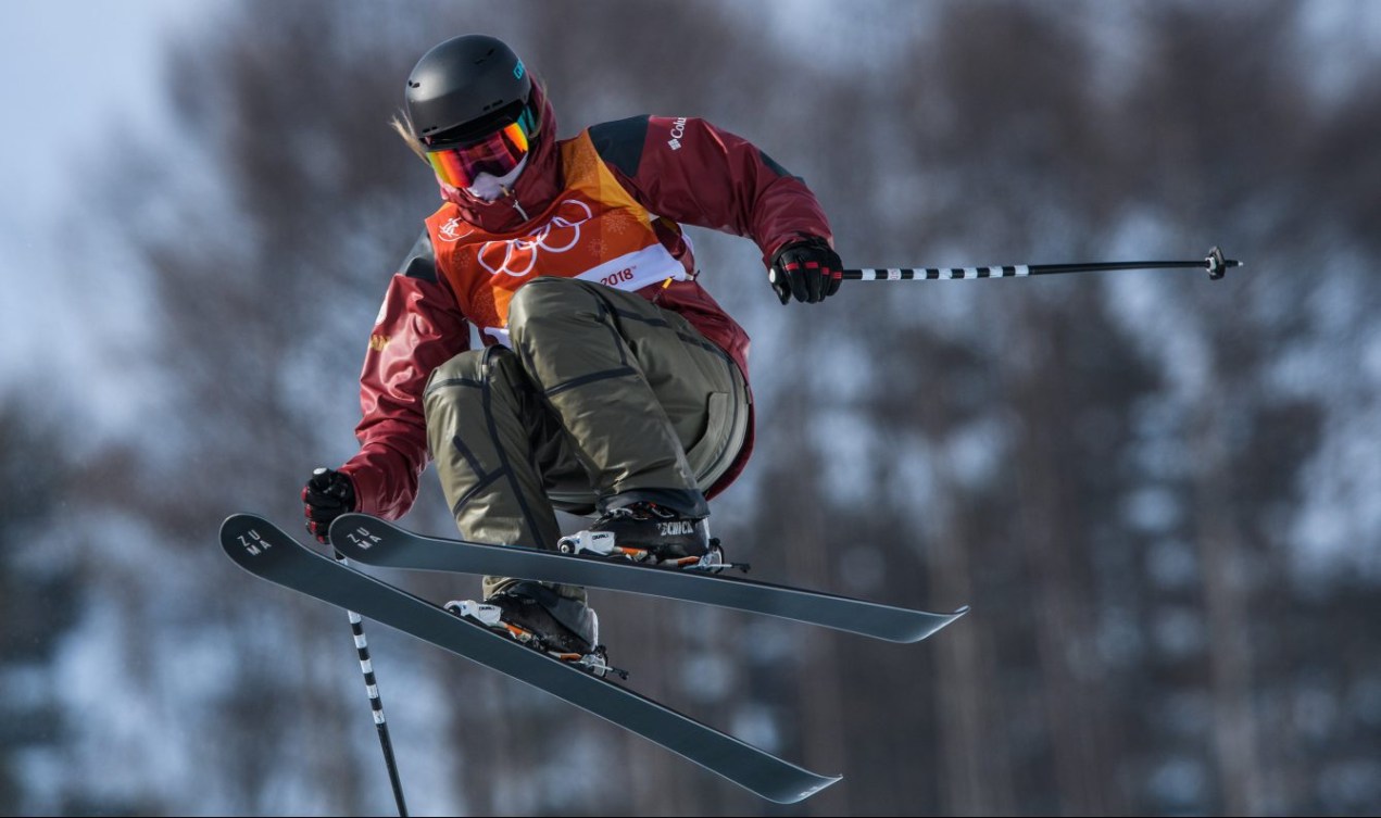 PHOTO : Cassie Sharpe pendant les qualifications de l’épreuve de demi-lune (F) en ski acrobatique au Parc de neige de Phoenix le 19 février 2018 à PyeongChang, en Corée du Sud. (Photo : Vincent Ethier/COC)