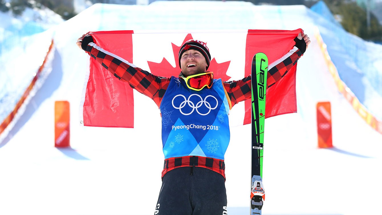 Brady Leman célèbre son titre de champion olympique de l’épreuve masculine de ski cross à PyeongChang 2018. (Photo : Vaughn Ridley/COC)