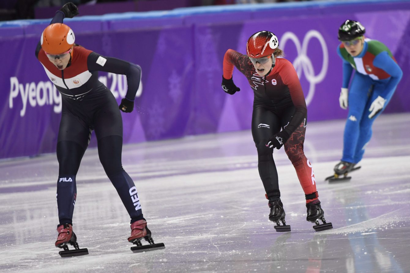 Kim Boutin d'Équipe Canada (24) croise la ligne d'arrivée au 1000 m féminin en courte piste et remporte la médaille d'argent aux Jeux olympiques de PyeongChang, en Corée du Sud, le 22 février 2018.