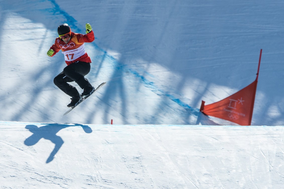Kevin Hill en action pendant l'épreuve de snowboard cross aux Jeux olympiques de PyeongChang, le 15 février 2018. (Photo Vincent Ethier/COC)