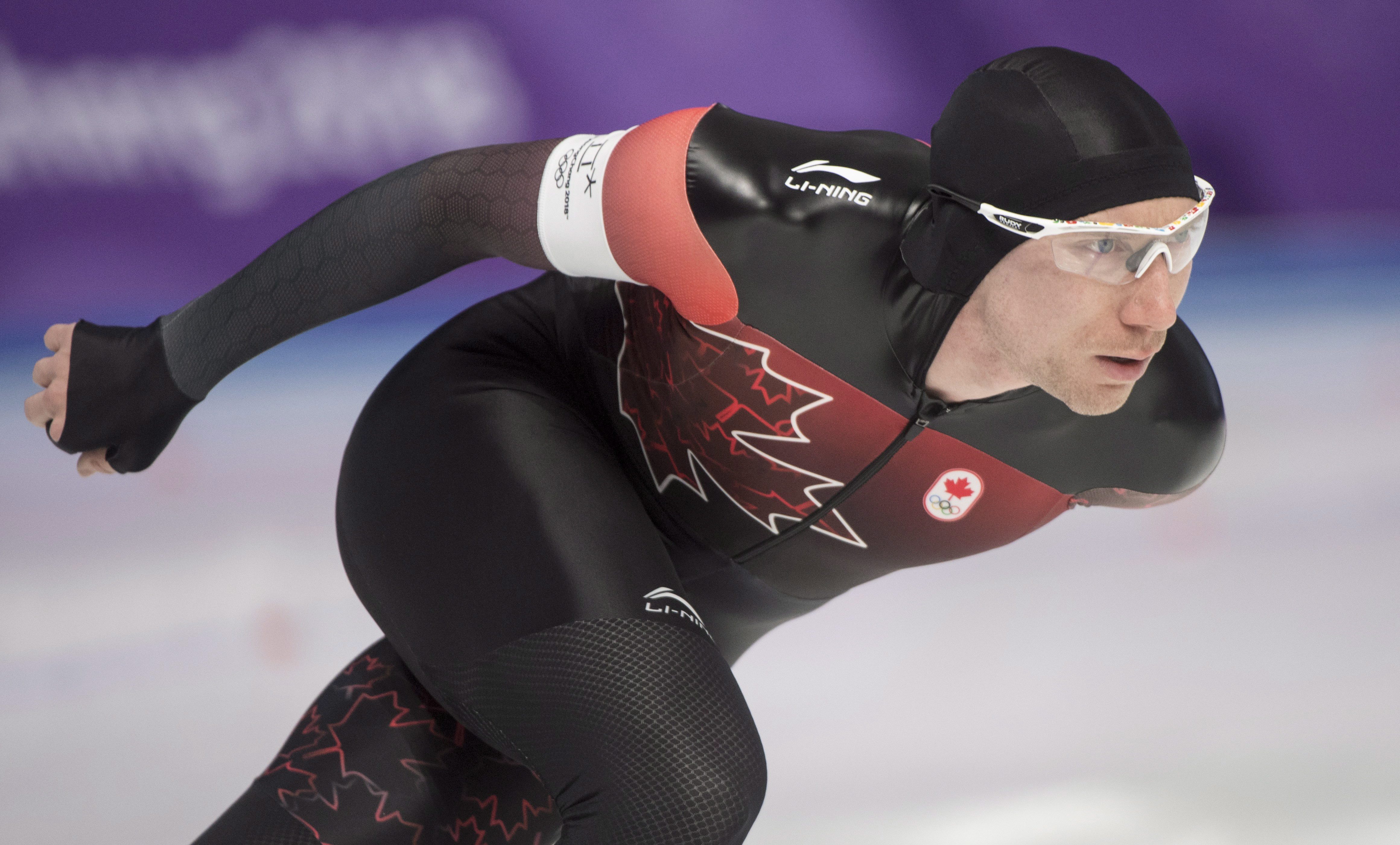 Ted-Jan Bloemen patine pour sa médaille d'argent à la finale du 5000 m en patinage de vitesse sur longue piste, aux Jeux olympiques d'hiver de PyeongChang, le 11 février 2018. LA PRESSE CANADIENNE/Paul Chiasson