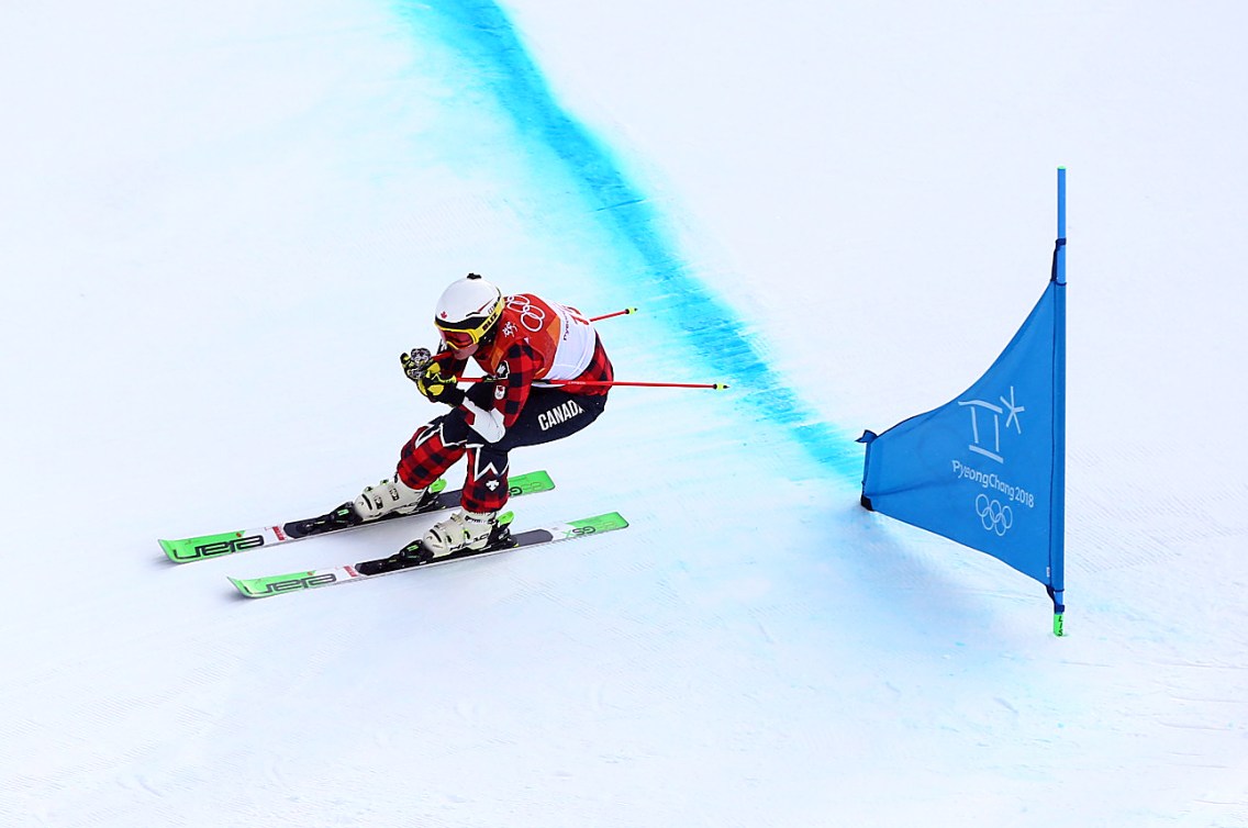 Kelsey Serwa lors de la ronde des qualifications de l'épreuve de ski cross féminin aux Jeux de PyeongChang 2018, le 22 février 2018. (Photo : Vincent Ethier/COC)