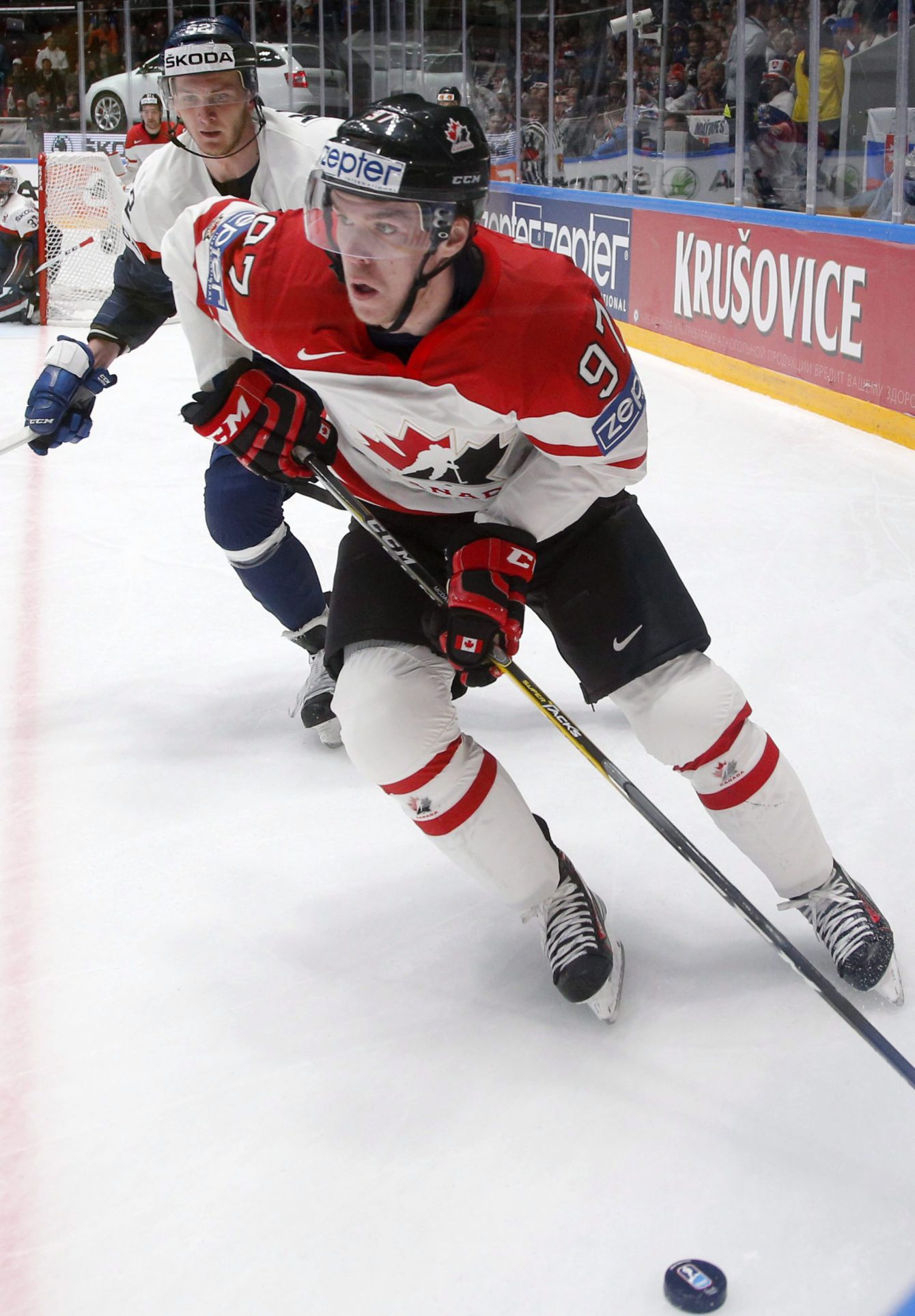 Connor McDavid lors du Championnat mondial de hockey à St.Petersburg en Russie, le 14 mai 2016. (Photo : AP/Dmitri Lovetsky)