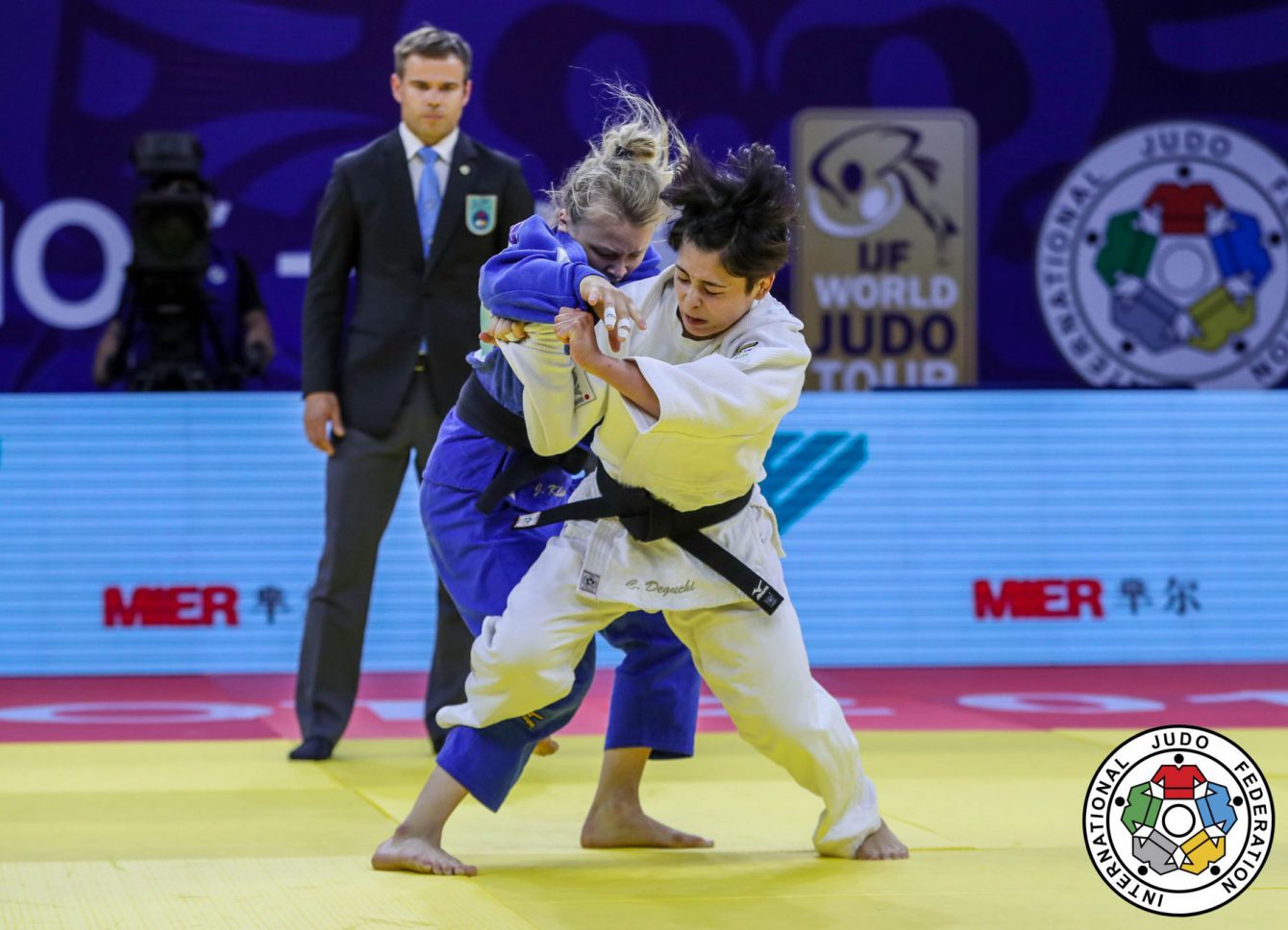 Christa Deguchi et Jessica Klimkai d'Équipe Canada s'affrontent en finale des 57 kg au Grand Prix de judo de Hohhot, en Chine, le 25 mai 2018. Photo : Sabau Gabriela