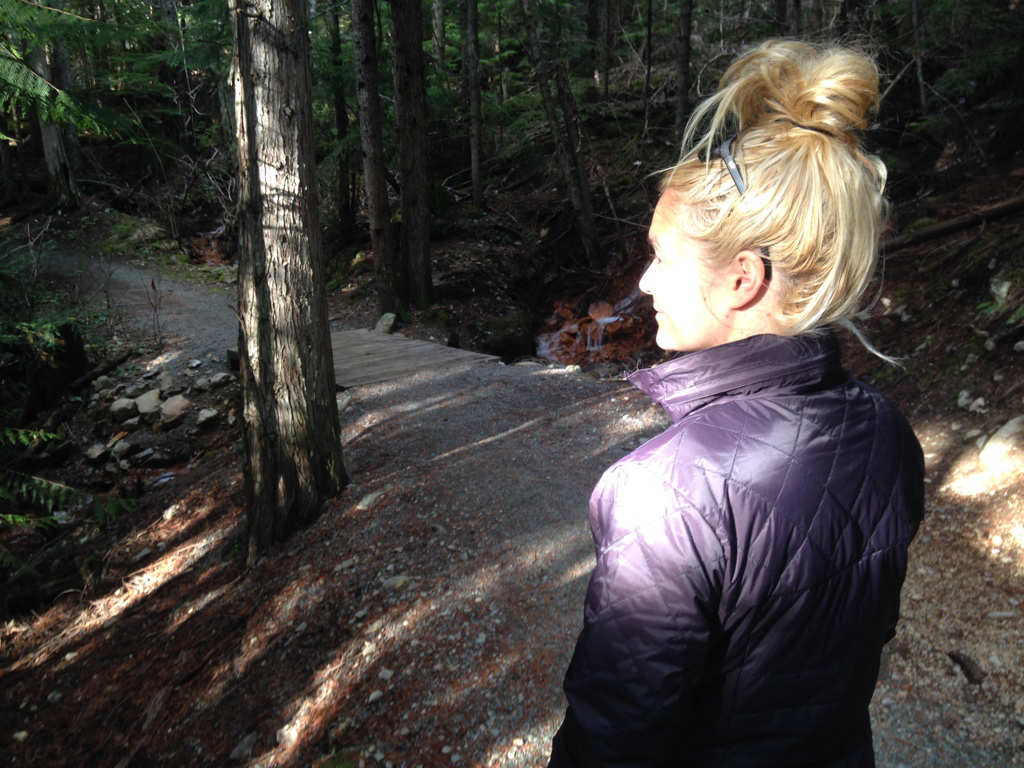 Mercedes Nicolllors d'une randonnée en nature.