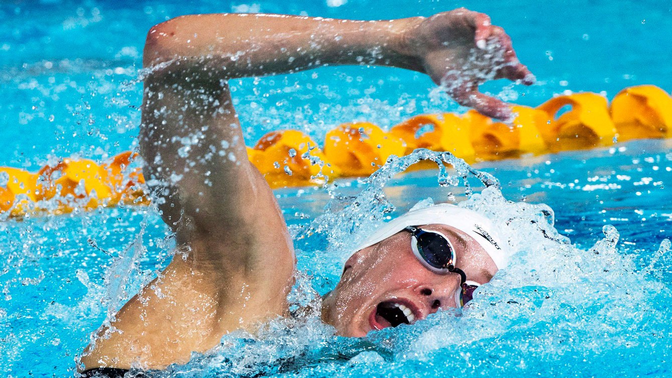 La Canadienne Taylor Ruck nage sa portion du relais 4x200 m libre lors de la finale aux Jeux du Commonwealth le samedi 7 avril 2018 sur la Gold Coast, Australie. Le Canada a remporté l’argent à cette épreuve. Photo : LA PRESSE CANADIENNE/Ryan Remiorz