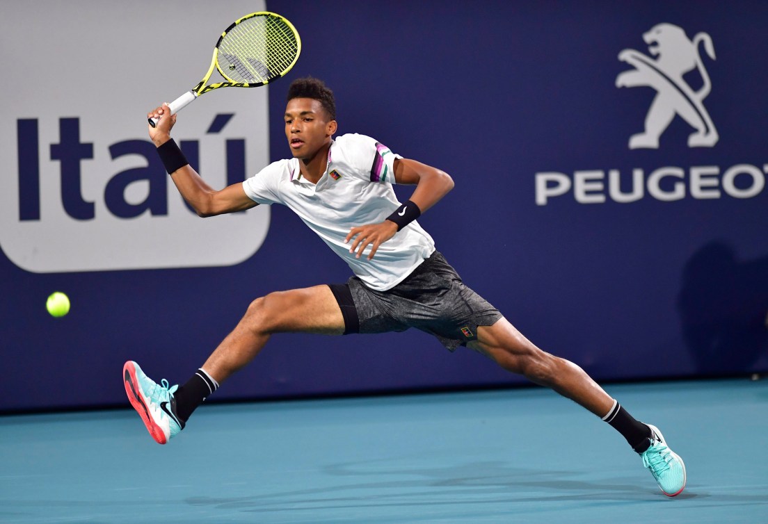 Auger-Aliassime fait une grande enjambée