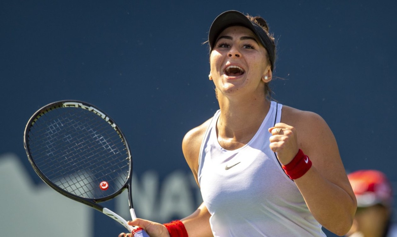 Bianca Andreescu célèbre un point.