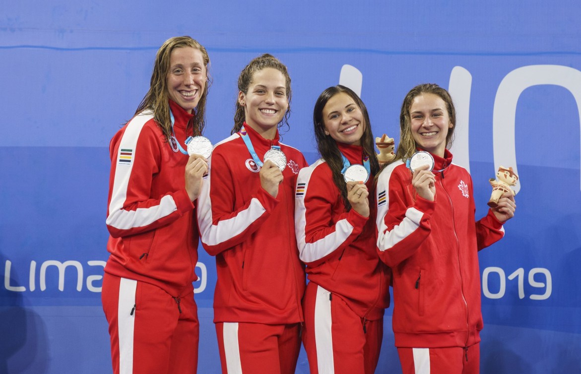 Alexia Zevnik, Haley Black, Faith Knelson et Danielle Hanus et leurs médailles à Lima 2019