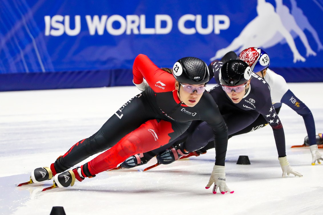 Courtney Sarault mène la course.